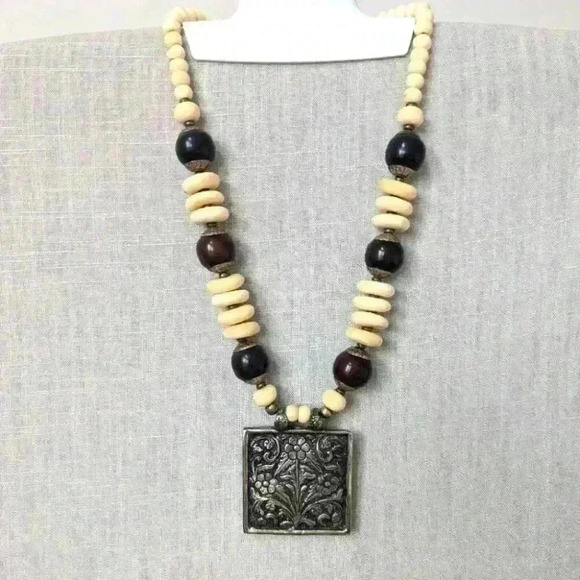 Banana Republic Cream Tribal Ethnic Chunky Black  Brown Beaded Necklace - New - Picture 1 of 3